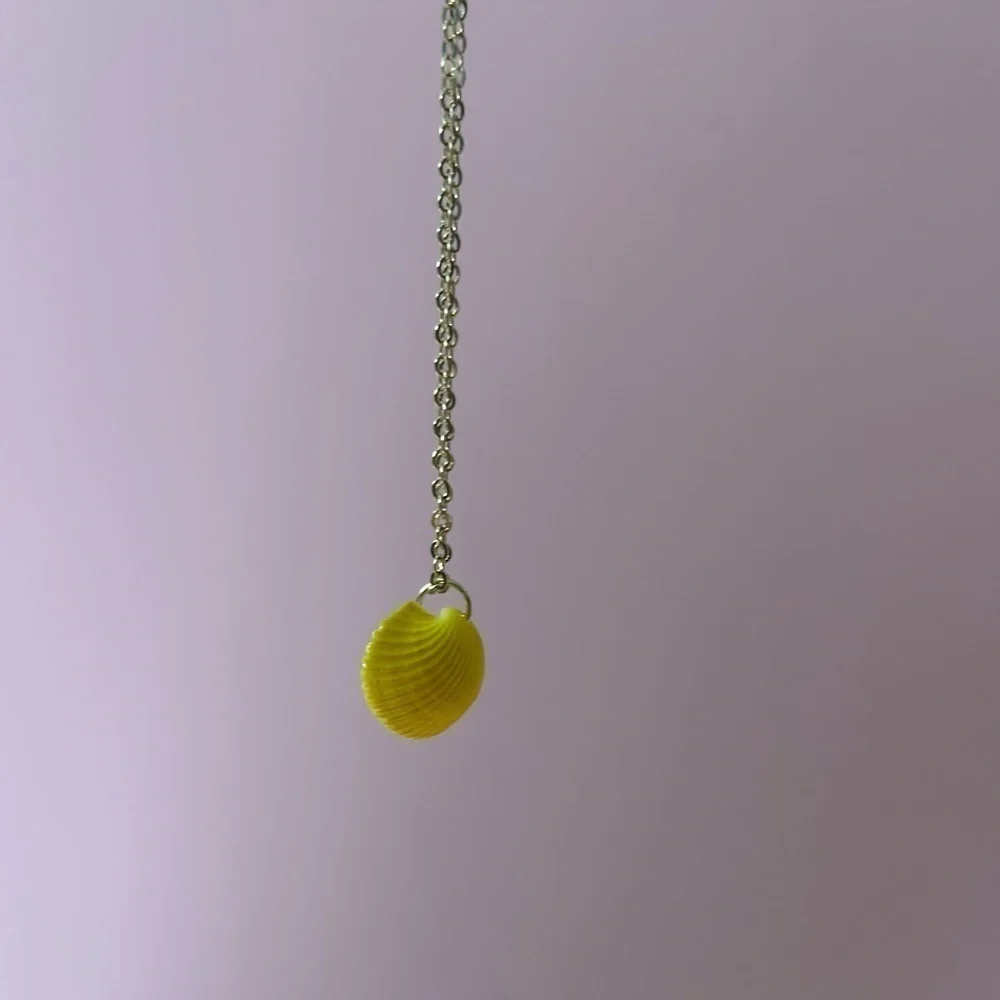 Yellow Shell Faux Gold Necklace - Picture 5 of 5